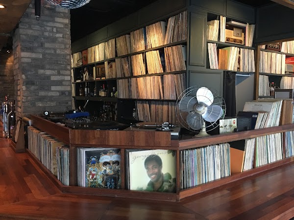 Vinyl Pub Muse On