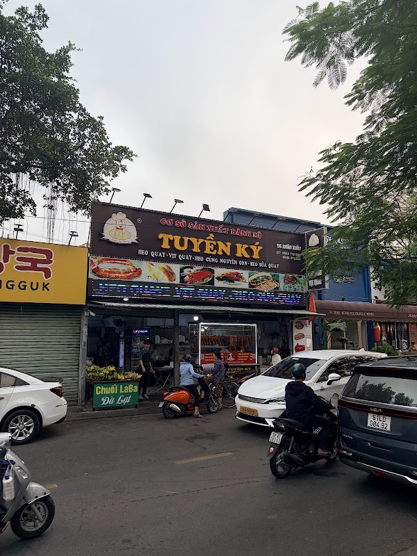 Bánh mì heo quay - Tuyền Kí