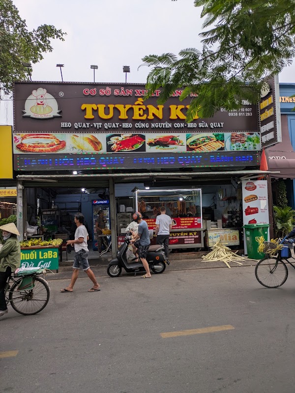 Bánh mì heo quay - Tuyền Kí 4