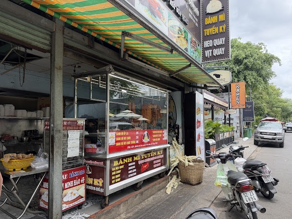 Bánh mì heo quay - Tuyền Kí 2