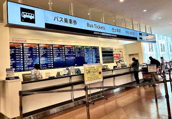 1.Airport Limousine Bus Ticketing Counter 新宿