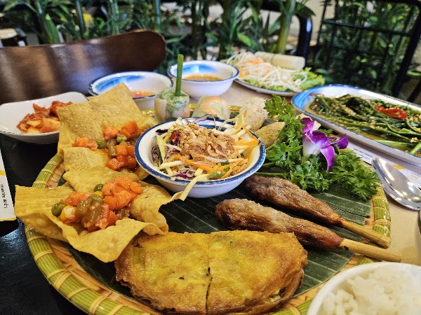 Cô Ba Phở bò 5