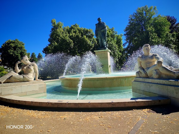 Fontaine dédiée à l'Amiral Bruat