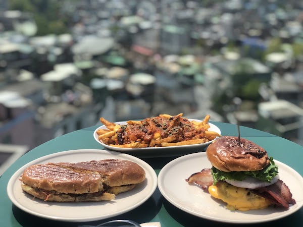 The 100 Smoke & Grill / The 100 Food Truck 5