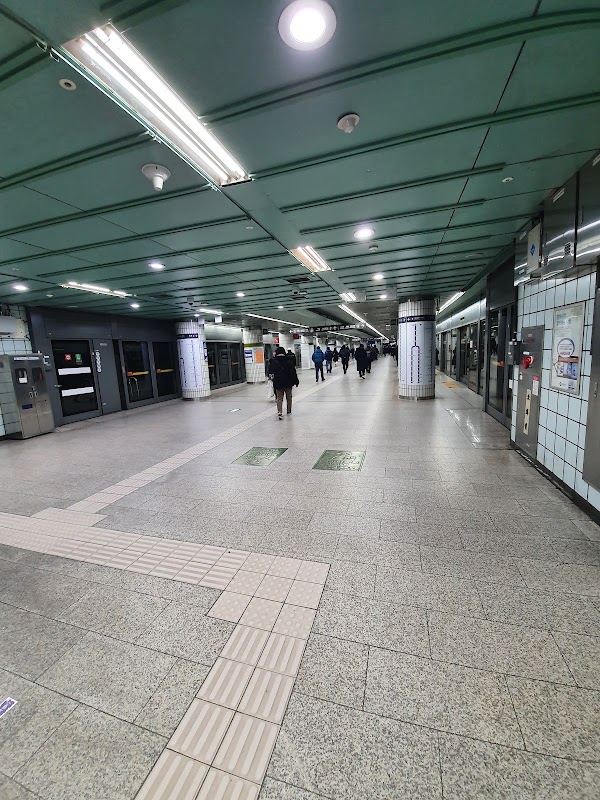 Gunja Station