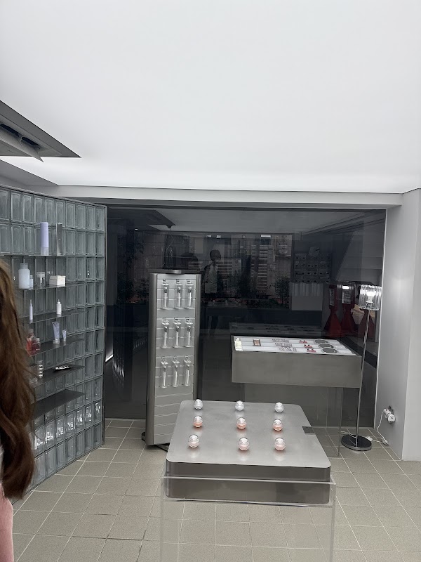 glow flagship store clear 1
