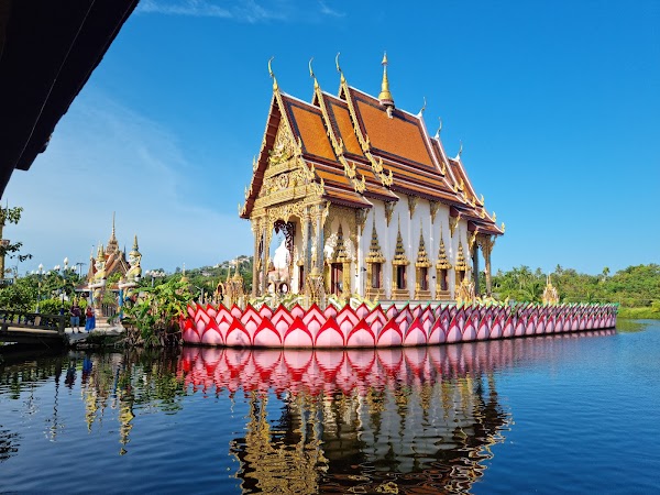 Wat Plai Laem 5
