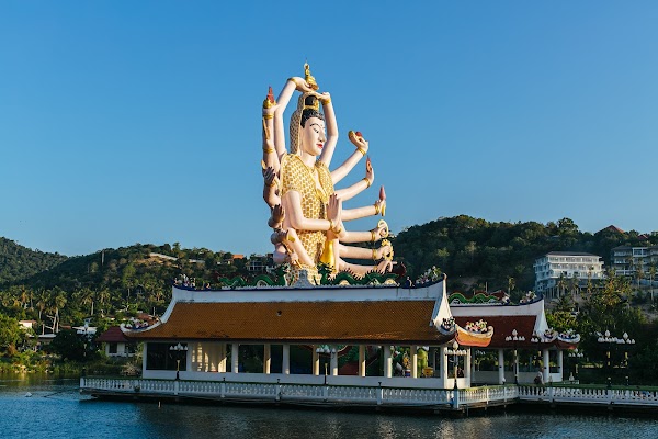 Wat Plai Laem 3