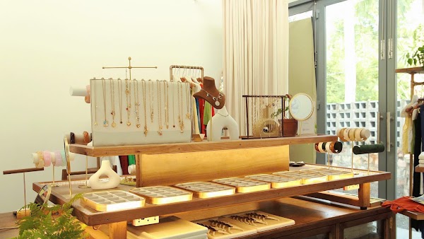 Nisou Charm Bar & Concept Store 5