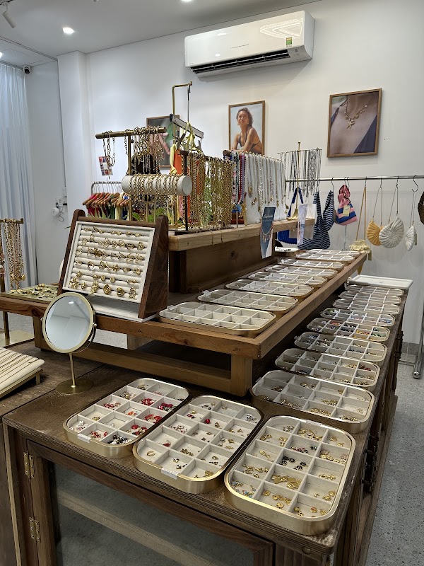 Nisou Charm Bar & Concept Store 4