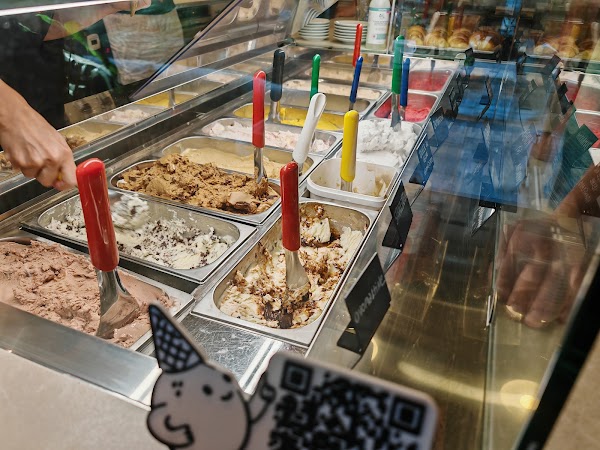 Gelateria Pandito - ice cream cafe - Basel 4