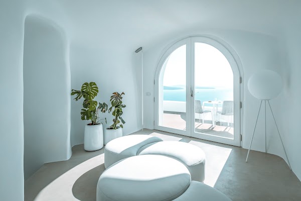Saint Suites Oia 2