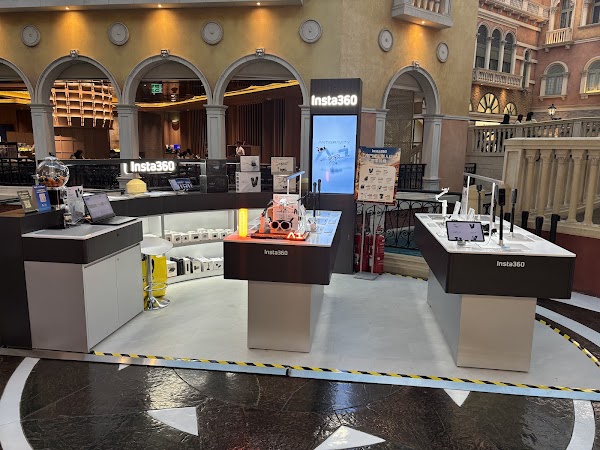 Shoppes at Venetian 4
