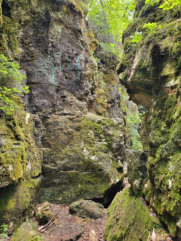 Caves self-guiding trail