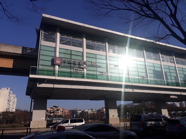 수로왕릉역