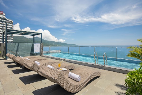 Mangata Beachfront Hotel