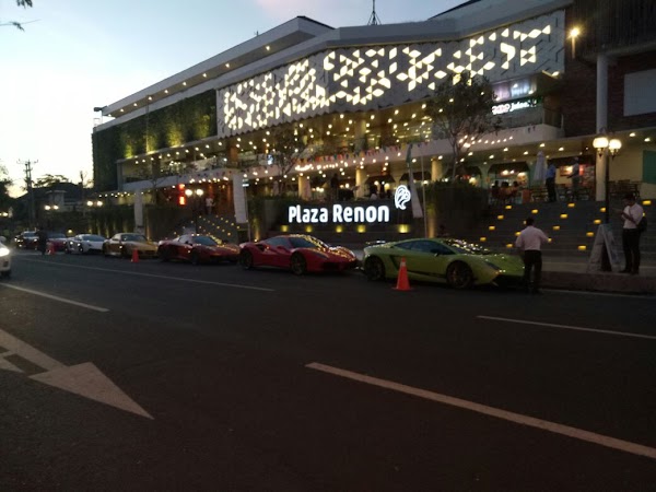 Plaza Renon