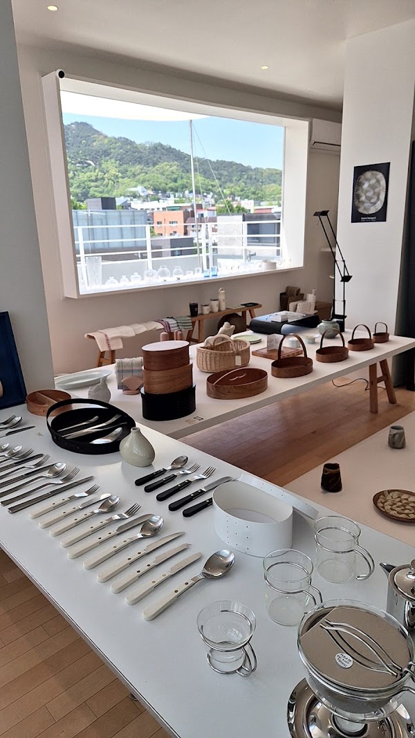 White shop 1