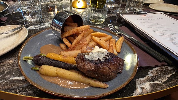 Applaus Restaurant & Lounge 1