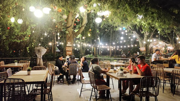 El Rio Adventura Café