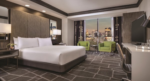 Luxor Hotel & Casino 5