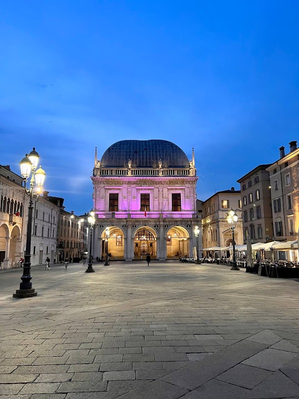 Piazza della Loggia 4
