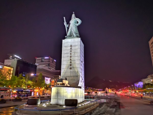 Statue of Admiral Yi Sun-sin 4