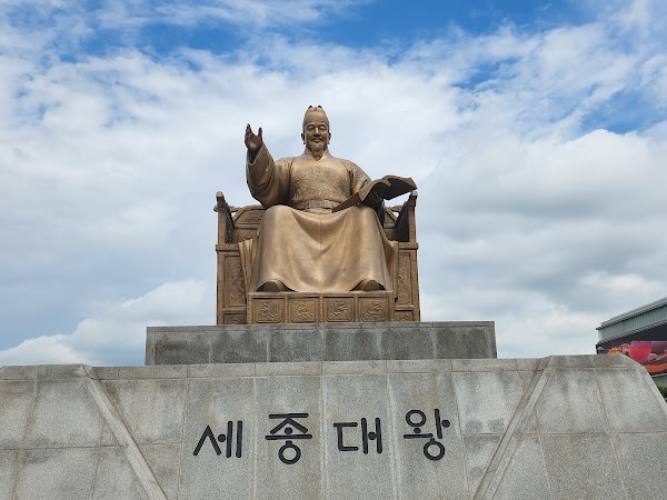 Statue of Admiral Yi Sun-sin 3