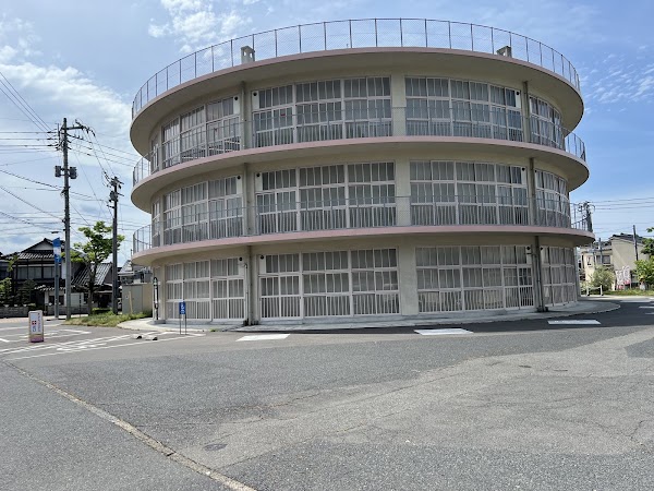 Kurayoshi Figure Museum (Former Meirin Elementary School) 4