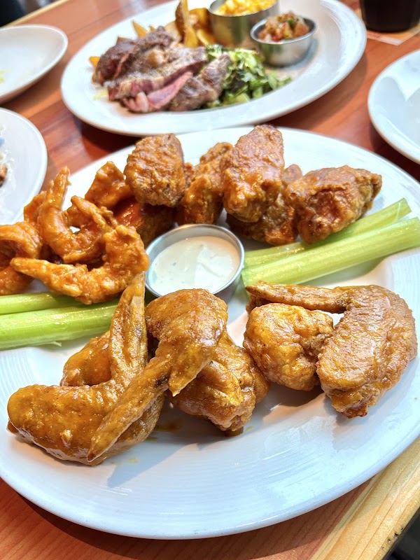 HOOTERS Xinyi Branch 5