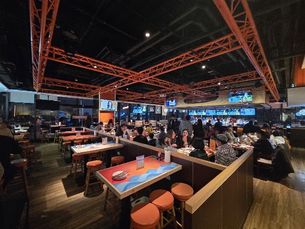 HOOTERS Xinyi Branch 3