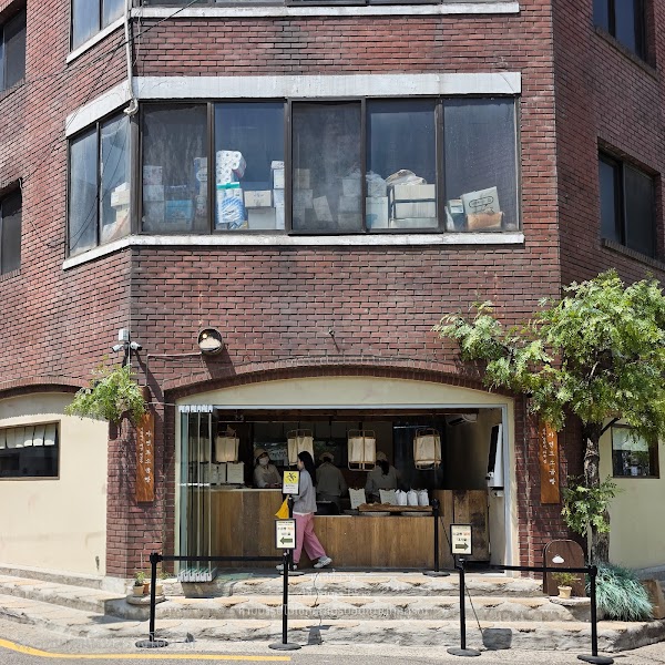 Jayeondo Sogeumppang (Salt Bread) in Yeonnam 3