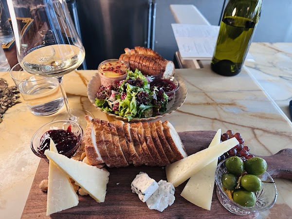Saison Cellar & Wine Bar 5