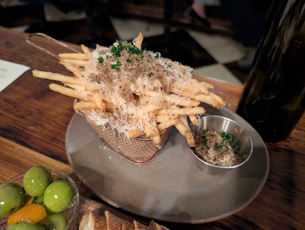 Saison Cellar & Wine Bar 3