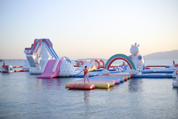 Inflatable Island 1
