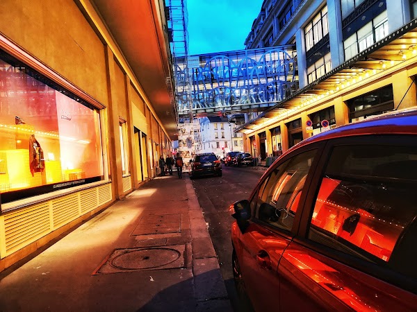rue de Sèvres 4