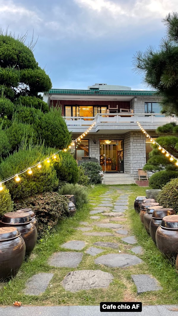 Dongmyeong-dong Café Street 2