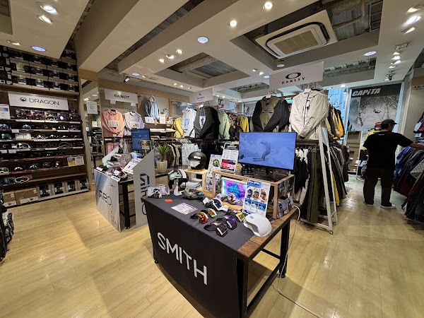ムラサキスポーツ ボーダーズ神田店 5