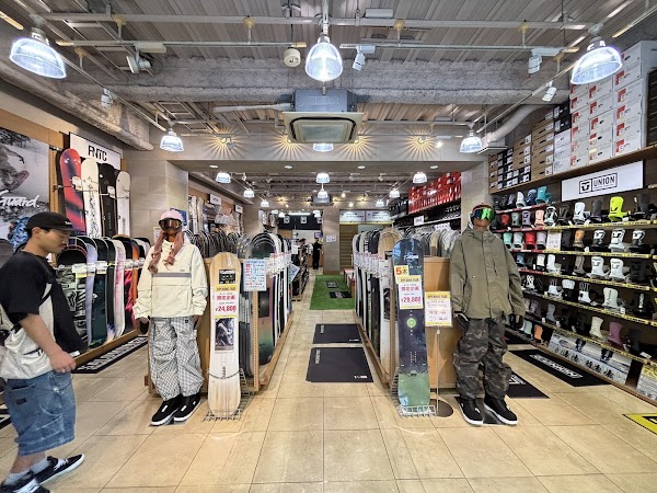 ムラサキスポーツ ボーダーズ神田店 4