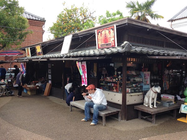 Pokopen Yokocho (Sunday antiques street market) 5