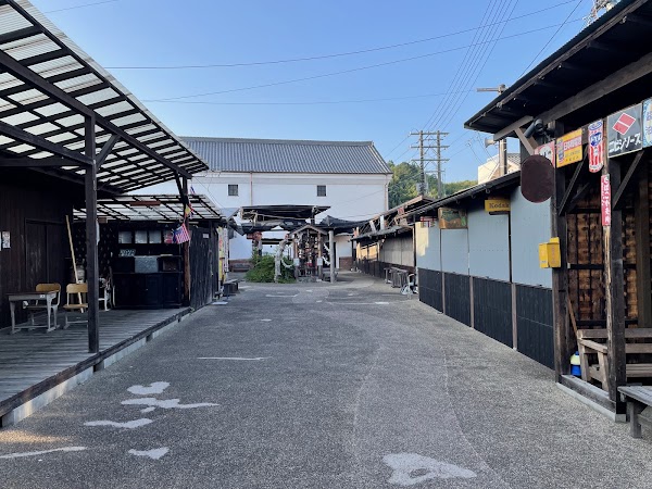 Pokopen Yokocho (Sunday antiques street market) 3