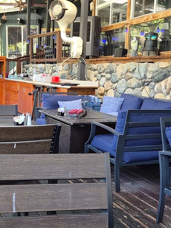 The Gateway Restaurant & Lodge 2