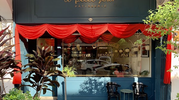 Le Petit Four Pâtisserie 1
