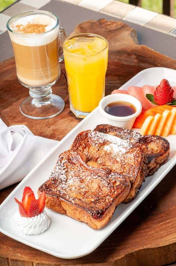 Las Brumas Grill & Cafe 4