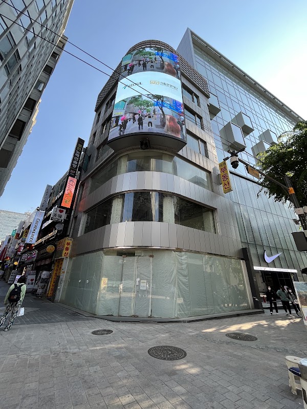 이니스프리 명동점 3