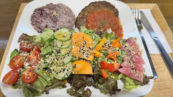 ZIRAEL Vegan Restaurant 4