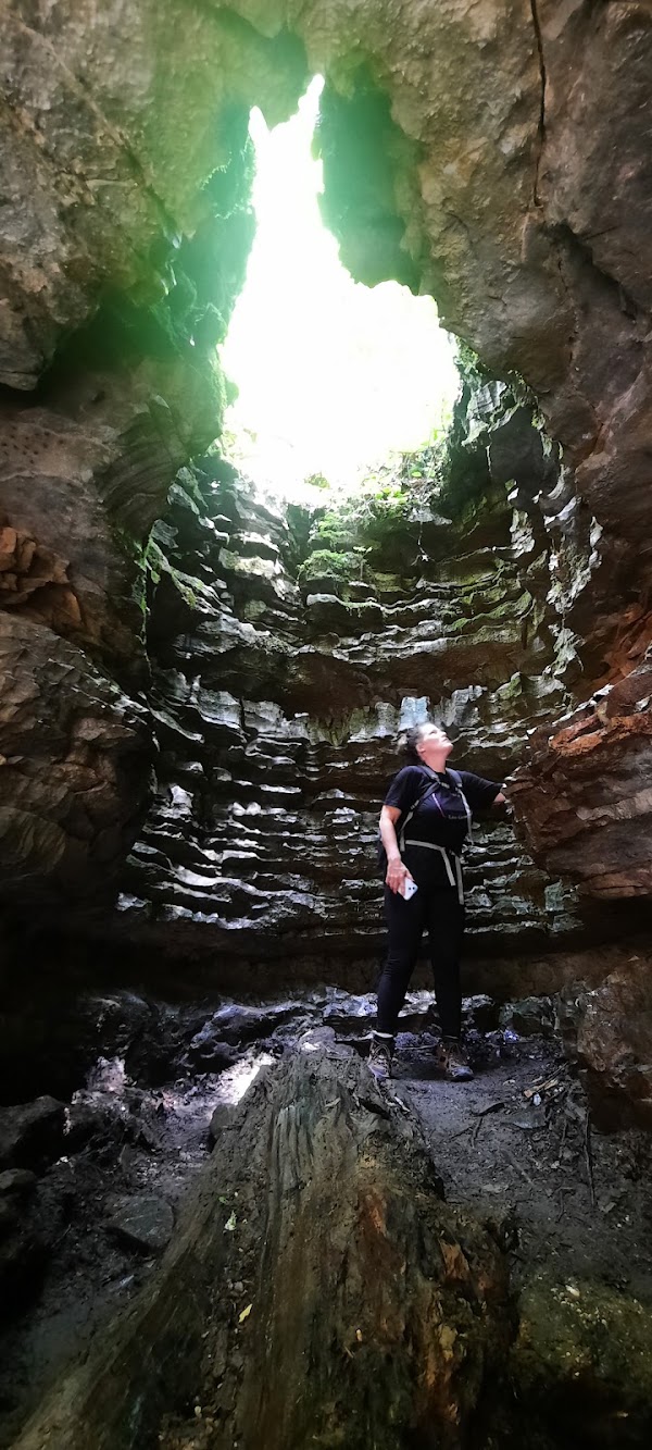 Henson's Cave Arch Trailhead 5