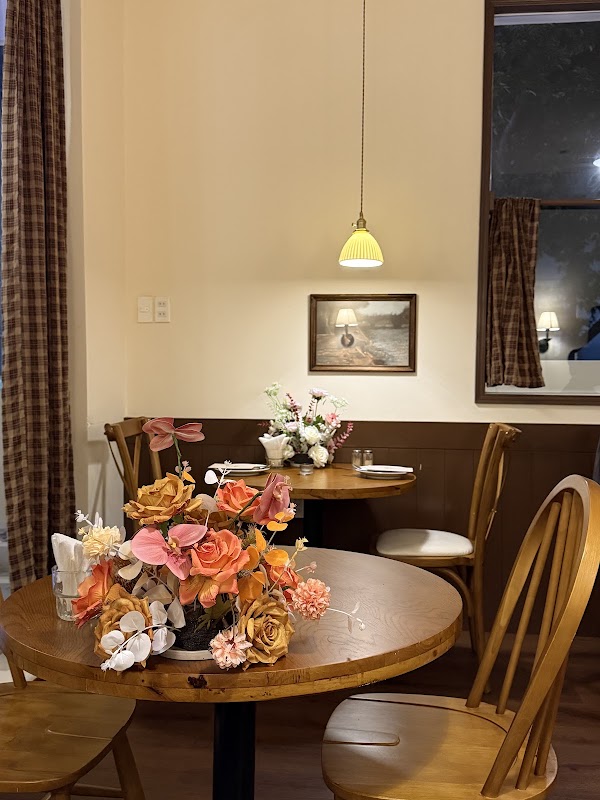 Calóre Coffee & Eatery 1