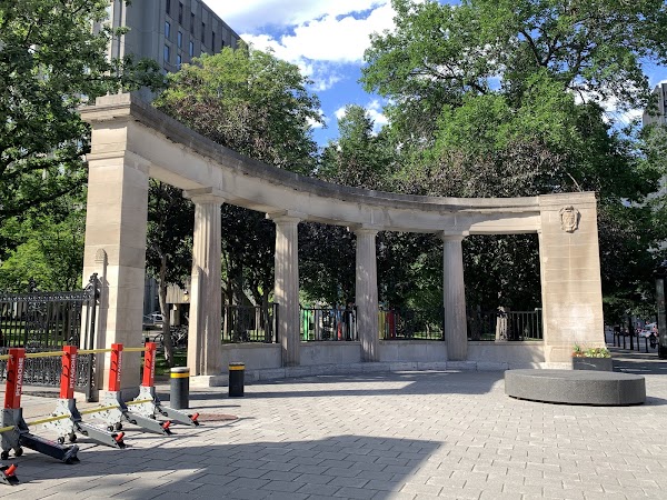 Roddick Gates