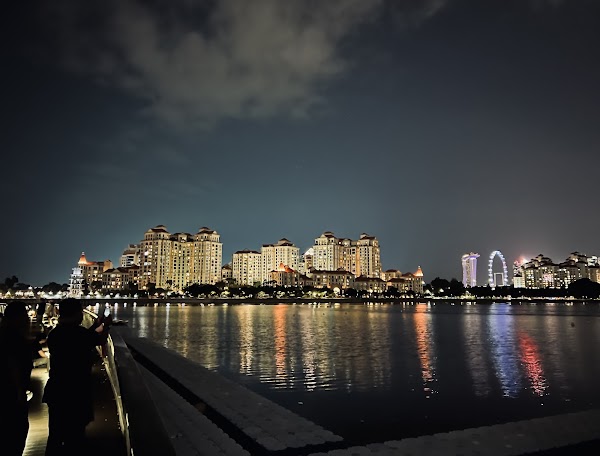 Stadium Riverside Walk 5